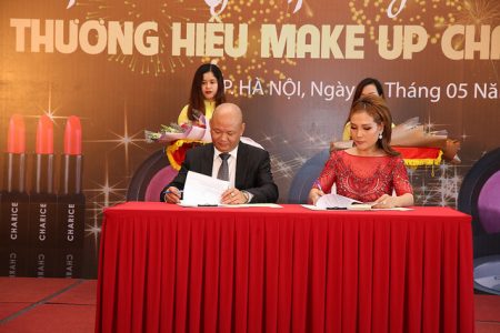 Họp báo ra mắt sản phẩm và ký kết hợp đồng phân phối thương hiệu Make up Charice tại miền Bắc