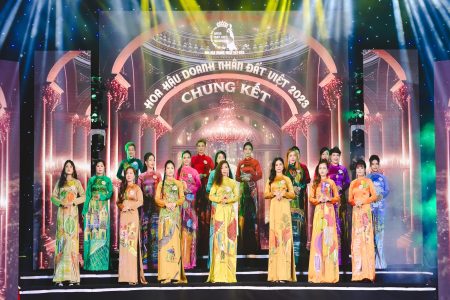 Nhìn lại các thiết kế áo dài của NTK Tony Phạm trên sân khấu Hoa hậu Doanh nhân Đất Việt 2023